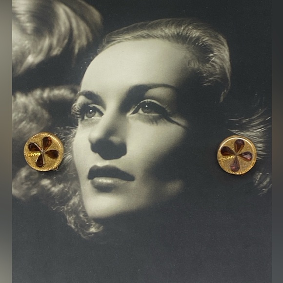Chanel Vintage Lucite Amber Four Leaf Clip On Earrings - Picture 2 of 16